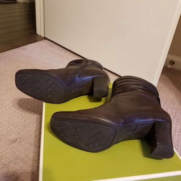 Booties - Picture 3 of 4